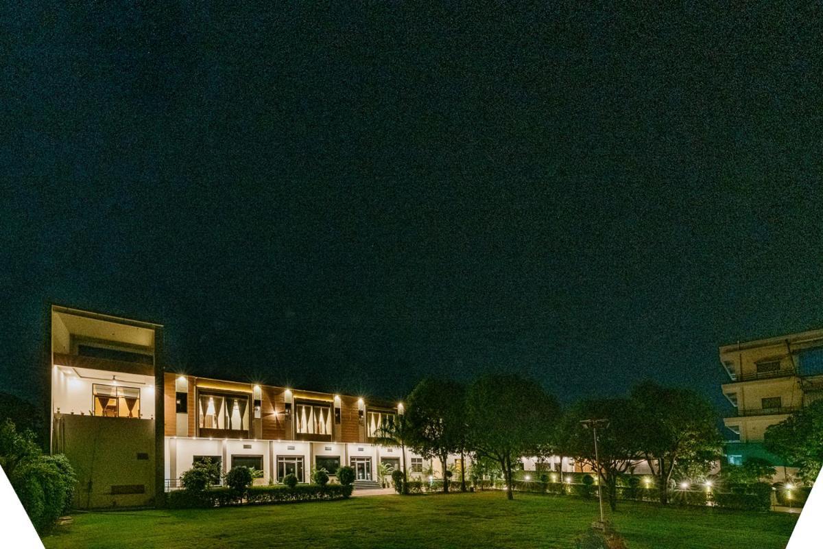 Aditya Palace Puskár Kültér fotó